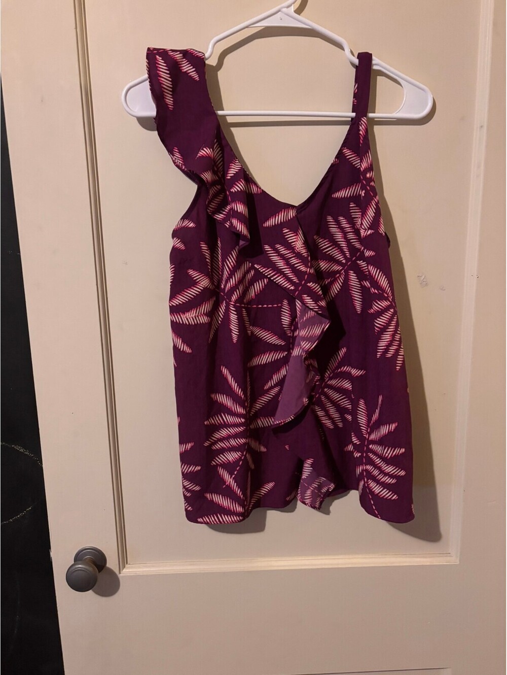 Purple patterned sleeveless top Medium